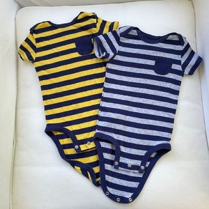 Simple Joys by Carter’s onesie lot. Size 12 month.
